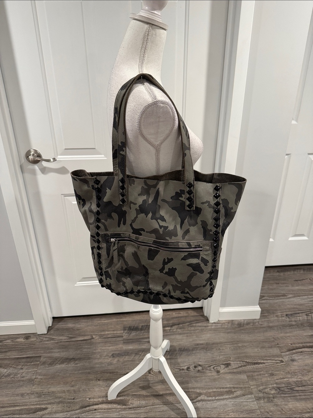 LAGGO 'Miley' Leather Tote Bag in Olive Camo - Picture 2 of 14